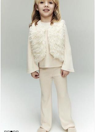 Новые вязаный костюм в рубчик h&m для девочки, кремовый комплект брюки клеш и кофта размер 122 6-7 лет