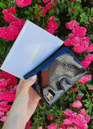 Натуральний шкіряний лакований жіночий гаманець chanel