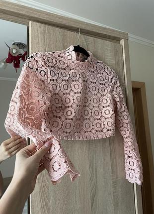 Мереживний топ приємного кольору