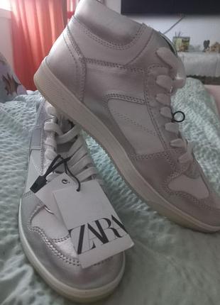 Zara шкiрянi кросiвки