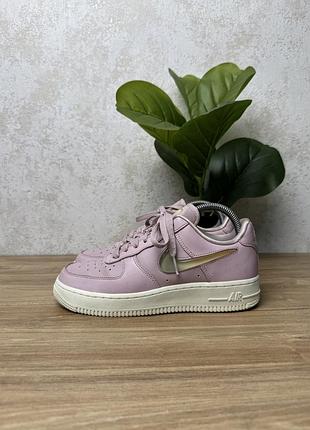 Жіночі шкіряні кросівки nike air force 1 розмір 37,5