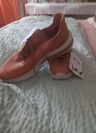 Кросiвки geox