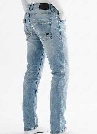 Светло-голубые мужские джинсы regular fit (w36 / l32