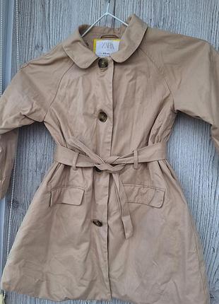 Дитячий класичний тренч (плащ) бежевого кольору від бренду zara