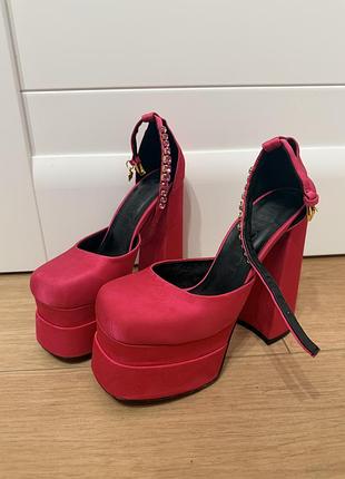 Туфлі рожеві versace