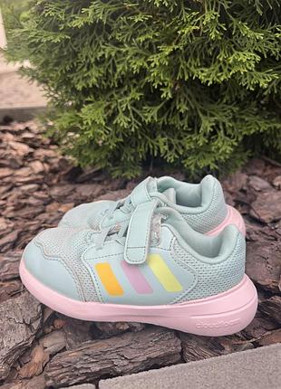 Дитячі кросівки adidas для дівчинки