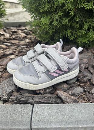 Дитячі кросівки adidas для дівчинки
