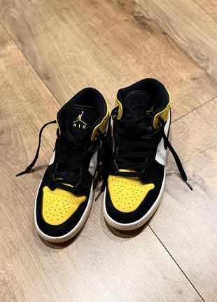 Кроссовки nike air jordan 1 mid se «yellow toe»