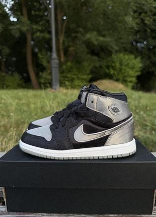 Подростковые кроссовки nike air jordan 1 retro high og детские высокие найки жорданы атласные новые оригинал размер 18.5-31.5
