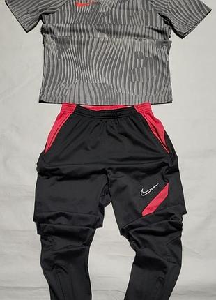 Чоловічий спортивний костюм nike strike