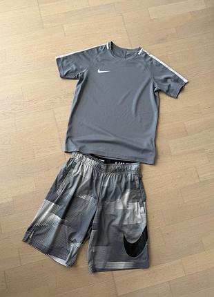 Nike спортивний футбольний костюм шорти і футболка