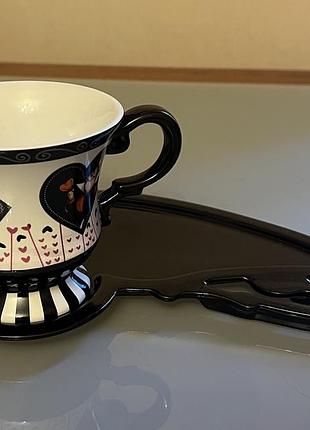 Колекційна чашка disney parks alice in wonderland з фігурним блюдцем — authentic original disney, аліси в країні чудес