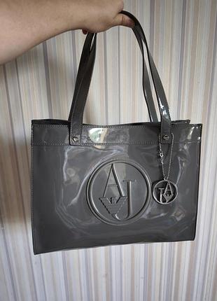 Крутая женская лаковая сумка- шопер armani jeans, оригинал.