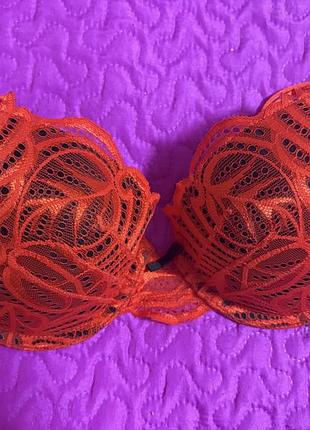 Яскраво-червоний мереживний бюстгальтер ann summers