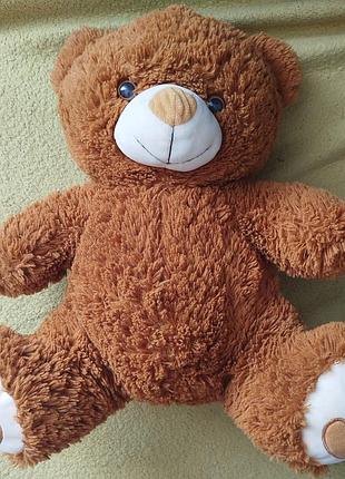 Милий м'який ведмедик 🧸 теплого коричневого кольору.
