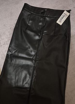 Шкіряна спідниця міді