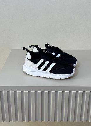 Кросівки adidas  •розмір 24(15 см від краю до краю)