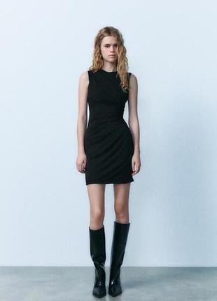 Черное маленькое платье с драпировкой/приталенное zara размер с