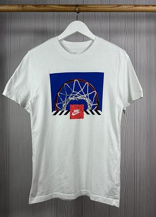 Nike basket box logo шикарна футболка з гарним дизайном розмір xs