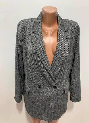 Жіночий фірмовий класичний жакет h&m
стан нового ￼￼