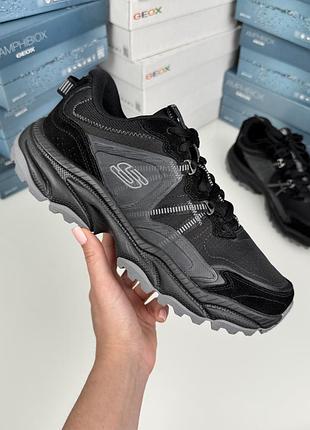 Базовые качественные кроссовки skechers vigor