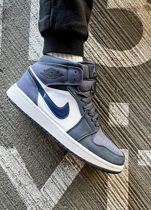 Nike air jordan 1 mid на правом носе пятно клея