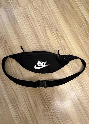 Поясна сумка бананка nike heritage hip pack ba5750-010