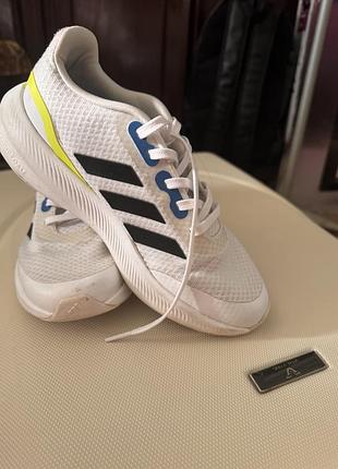 Білі кросівки adidas 35 розмір