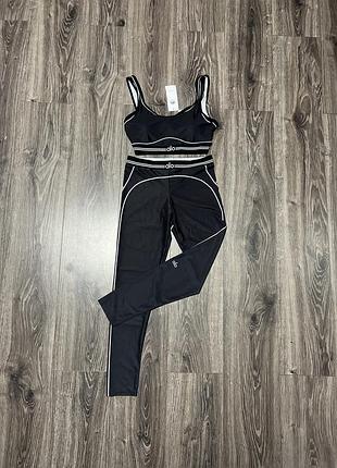Костюм для тренувань alo alo yoga fitness