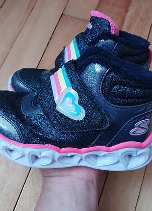 Осінні черевички skechersheart lights