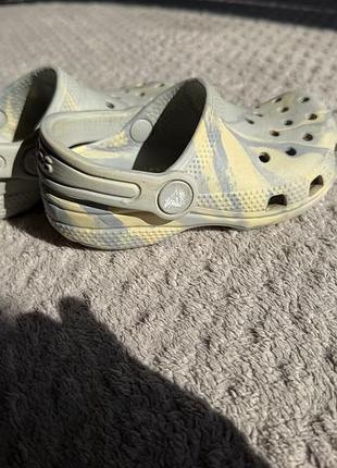 Шльопанці дитячі crocs c8 сіро-жовті, розмір 24-25