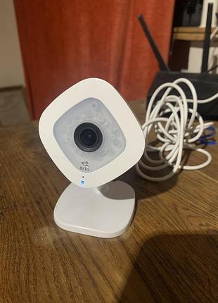 Arlo q vmc3040 — wi-fi камера відеоспостереження 1080p