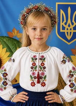 Вишиванка дівчинка бохо квітучий сад