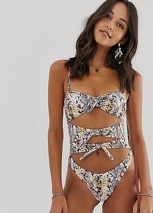 Велюровий суцільний купальник з чашками у зміїний принт river island