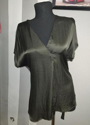 Блузка mint velvet  из натурального шелка и вискозы.