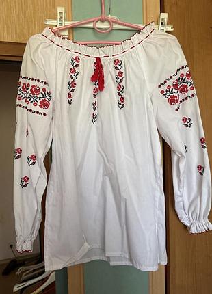Вишиванка та віночок