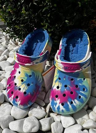 Утеплені крокси сабо унісекс classic lined tie dye powder blue/multi утеплені крокси сабо crocs