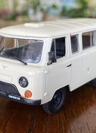 Модель автомобіля ваз-452в 1:43 deagostini