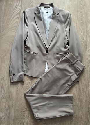 Костюм