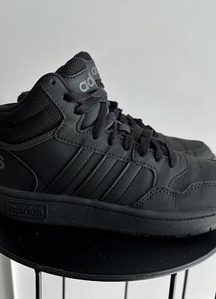 Кросівки adidas , стан нових