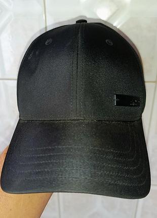 Бейсболка adidas metal badge lightweiht