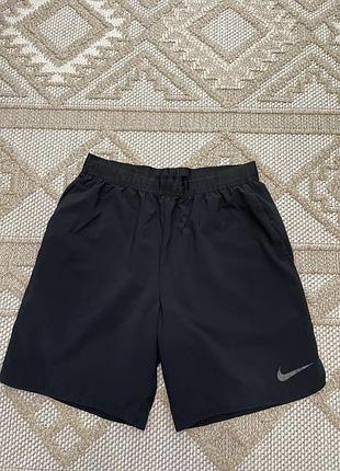 Чоловічі спортивні шорти nike