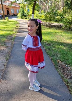 Комплект з вишиванкою, пояс та спідниця