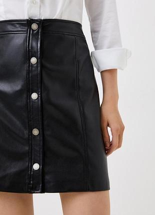 Новая черная юбка под кожу guess