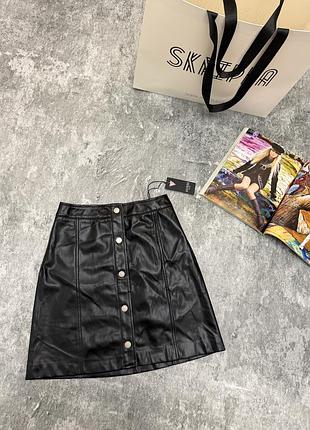 Новая черная юбка под кожу guess