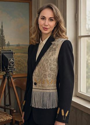 Піджак із вишивкою