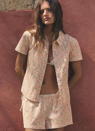 Шорти з квітами від zara