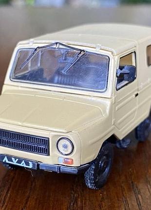 Модель автомобіля луаз-969м волень 1:43 deagostini