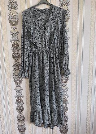 Стильна легка сукня, чорно біле плаття міді з розрізом