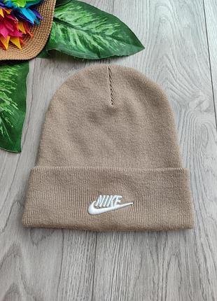 Бежевая шапка-бини nike peak futura beanie